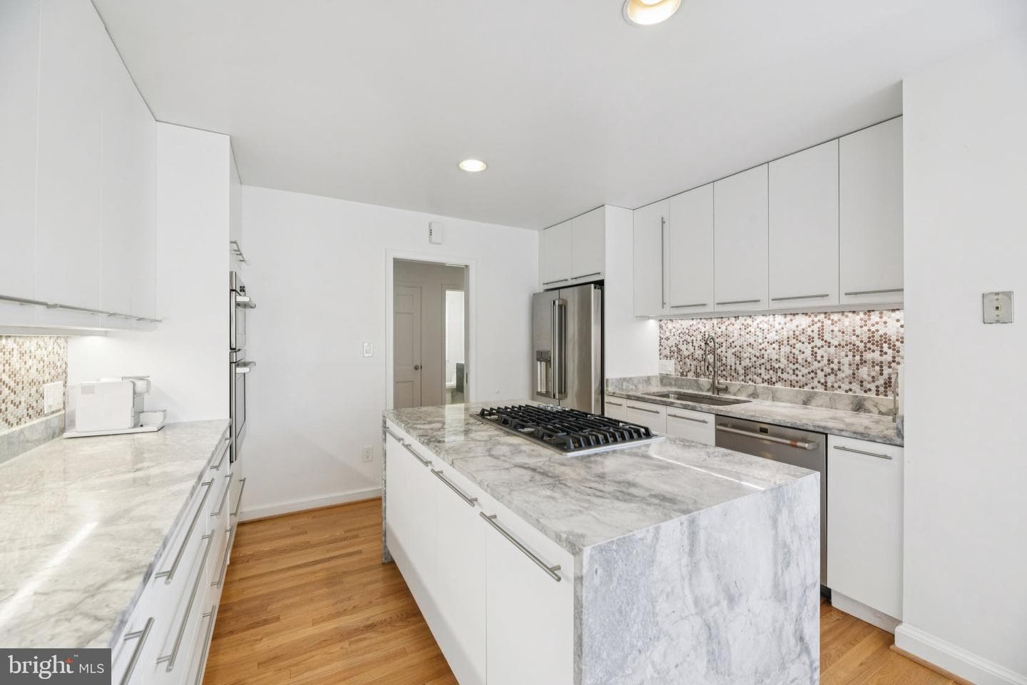 5625 Lamar photo 13