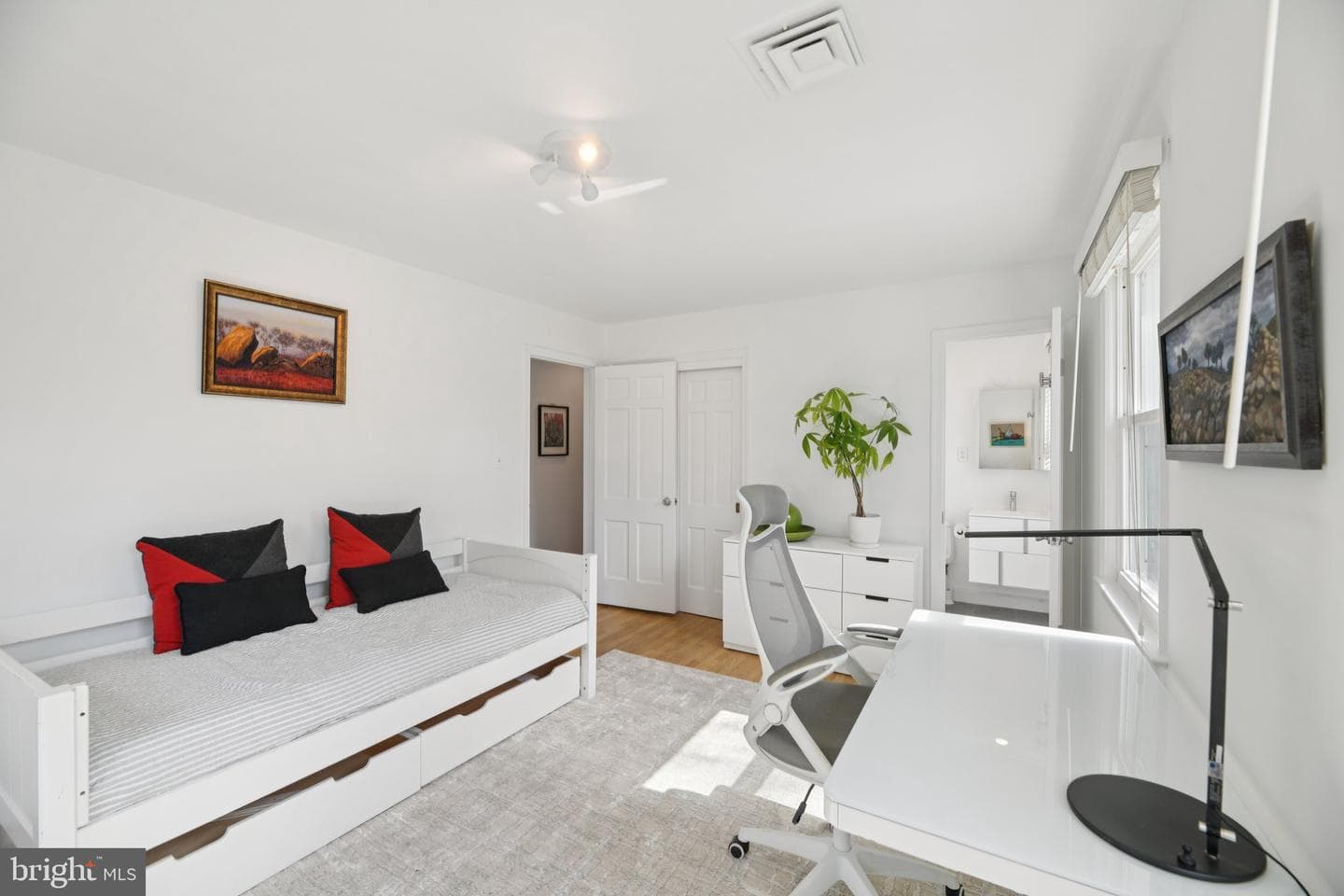 5625 Lamar photo 35