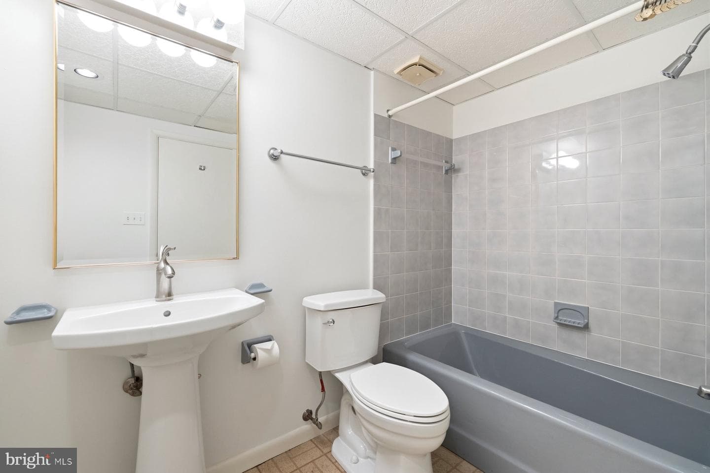 5205 Strathmore Avenue photo 40