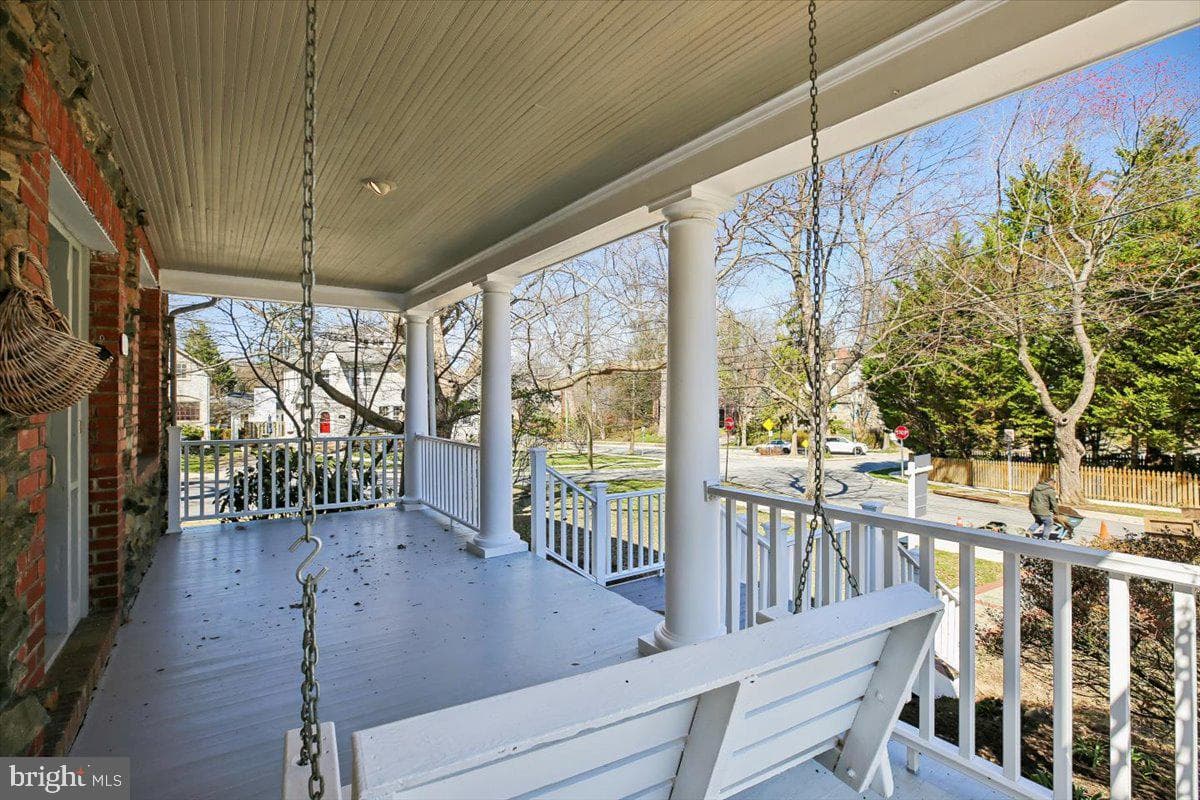 4714 Hunt Avenue photo 2