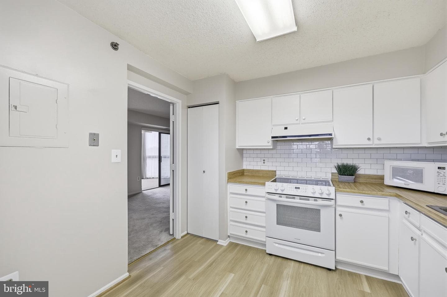 3330 N Leisure World Boulevard #5-610 photo 4