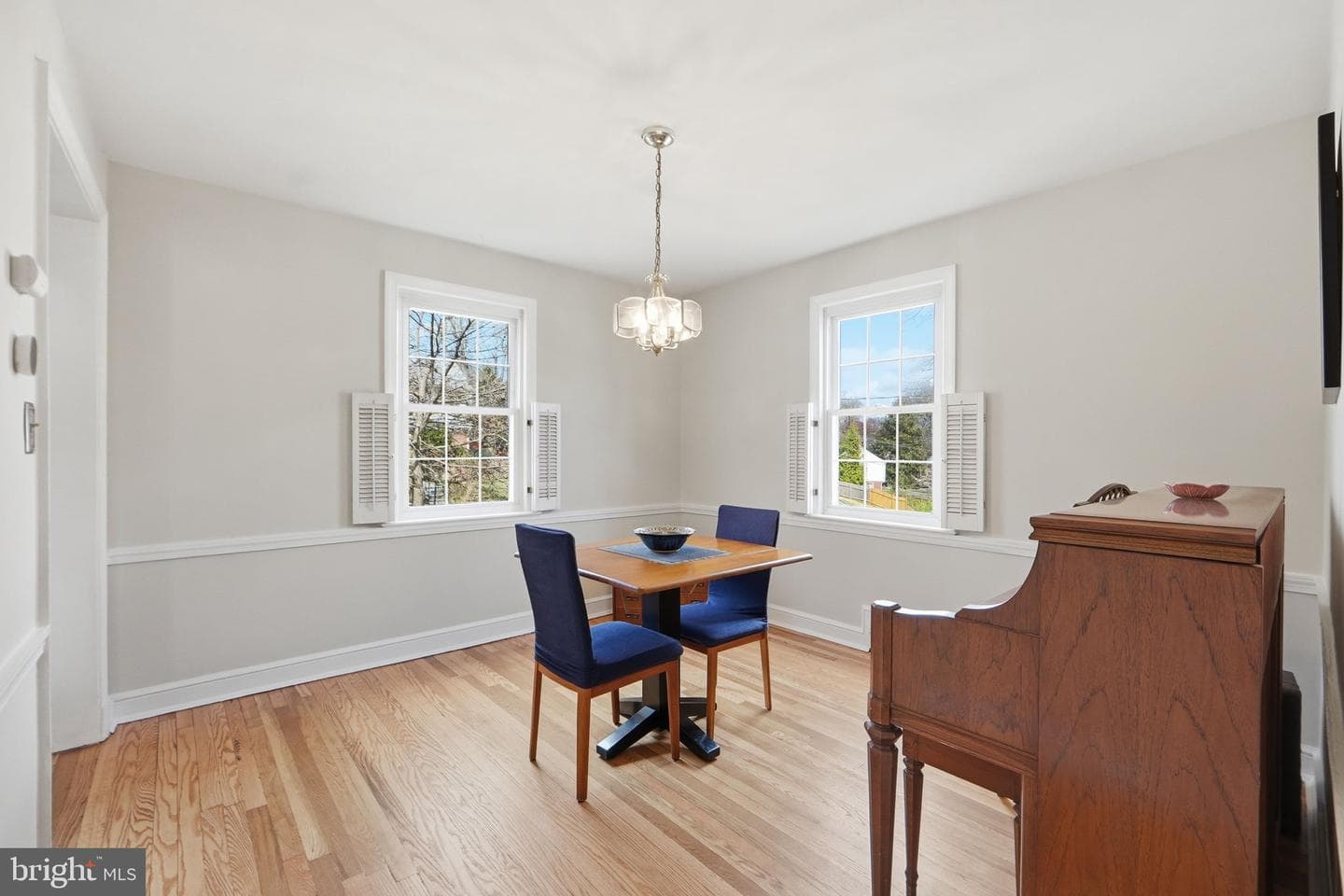 2406 Churchill Road photo 4