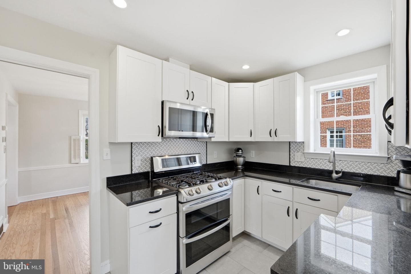 2406 Churchill Road photo 6