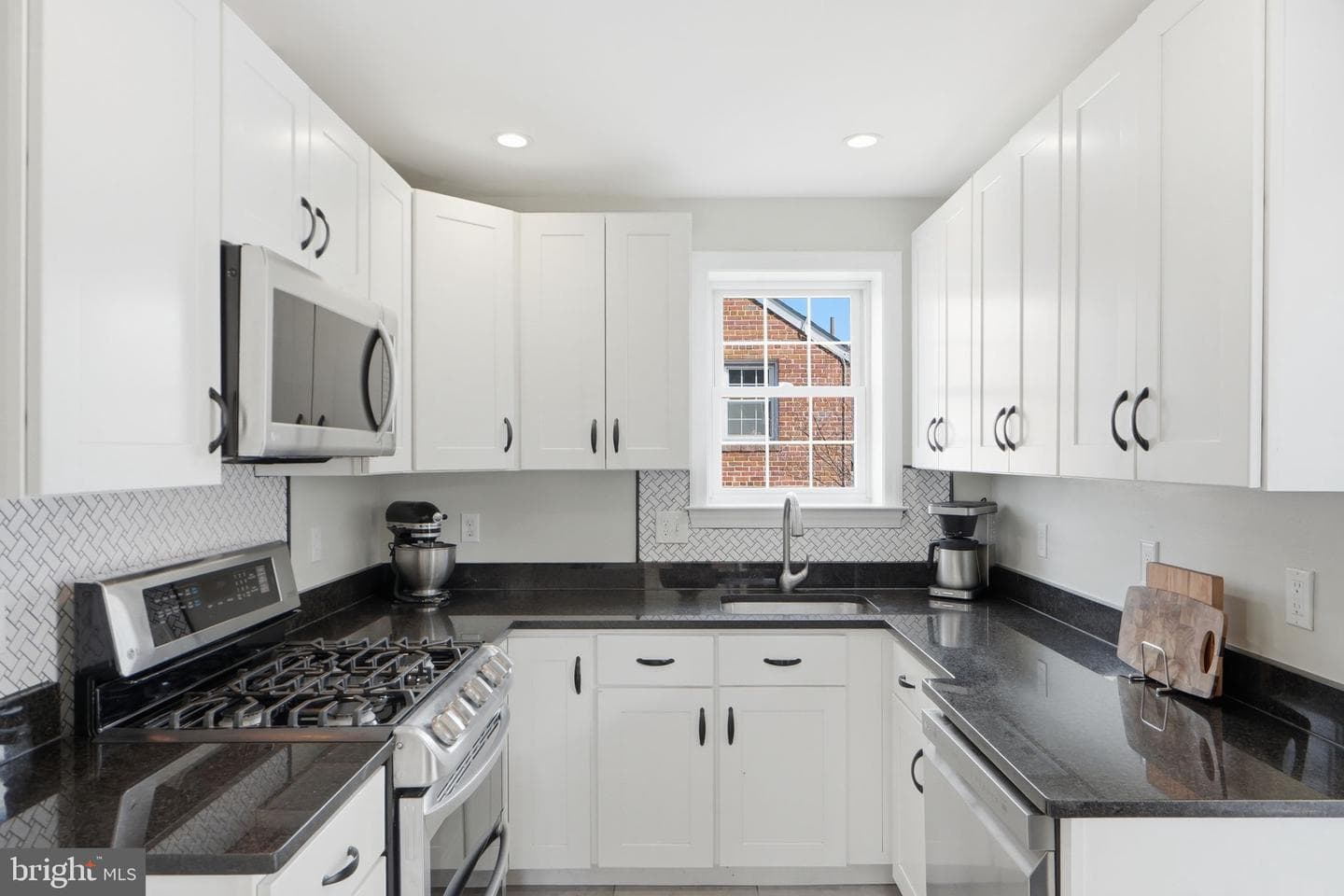 2406 Churchill Road photo 7