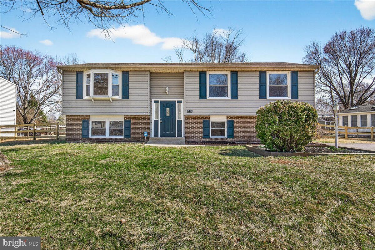 19158 Dowden Circle photo 2
