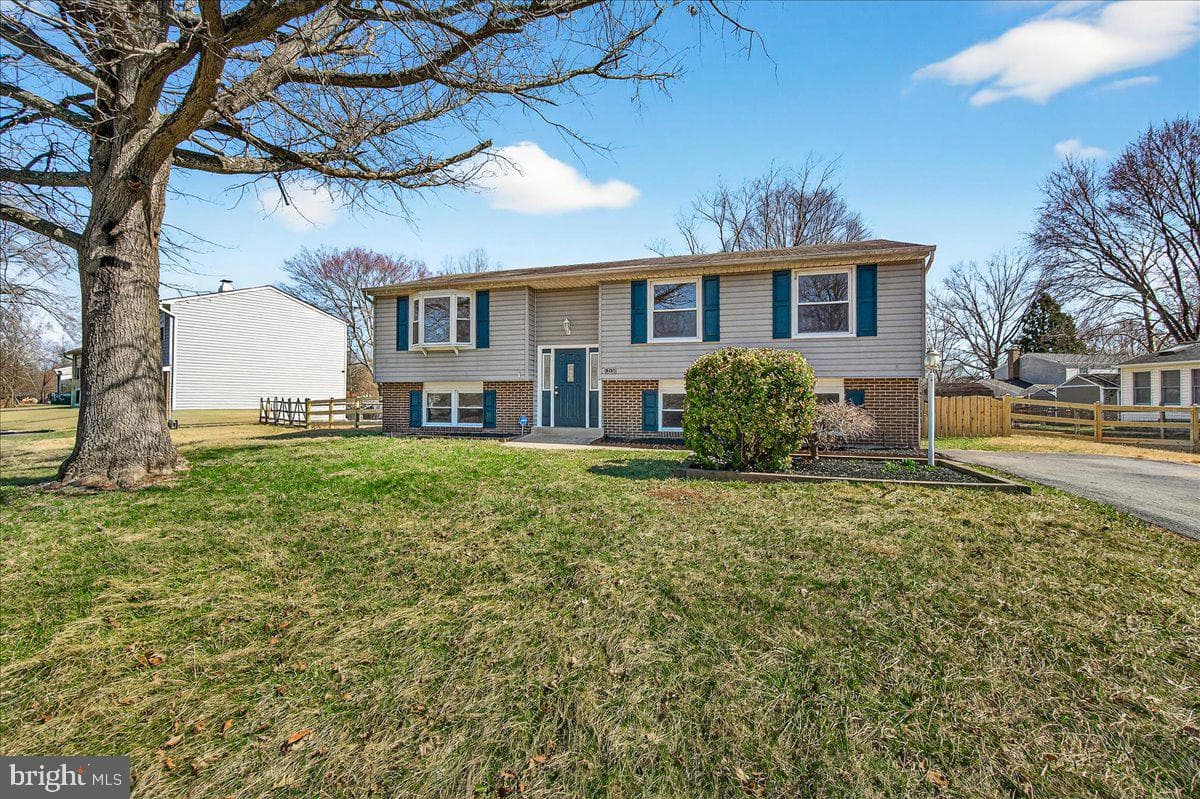19158 Dowden Circle photo 3