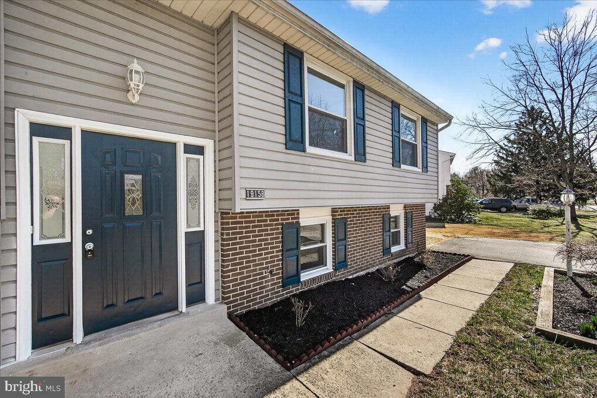 19158 Dowden Circle photo 7