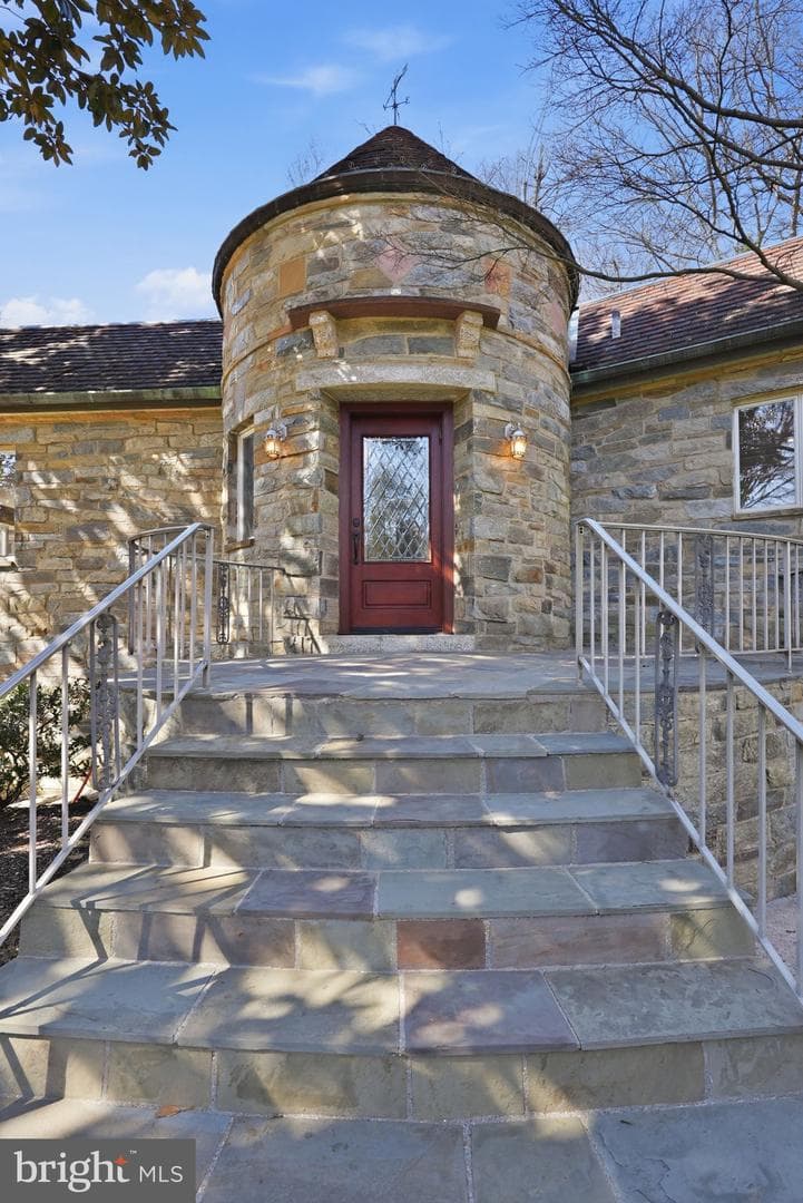 7709 Arrowood Court photo 3