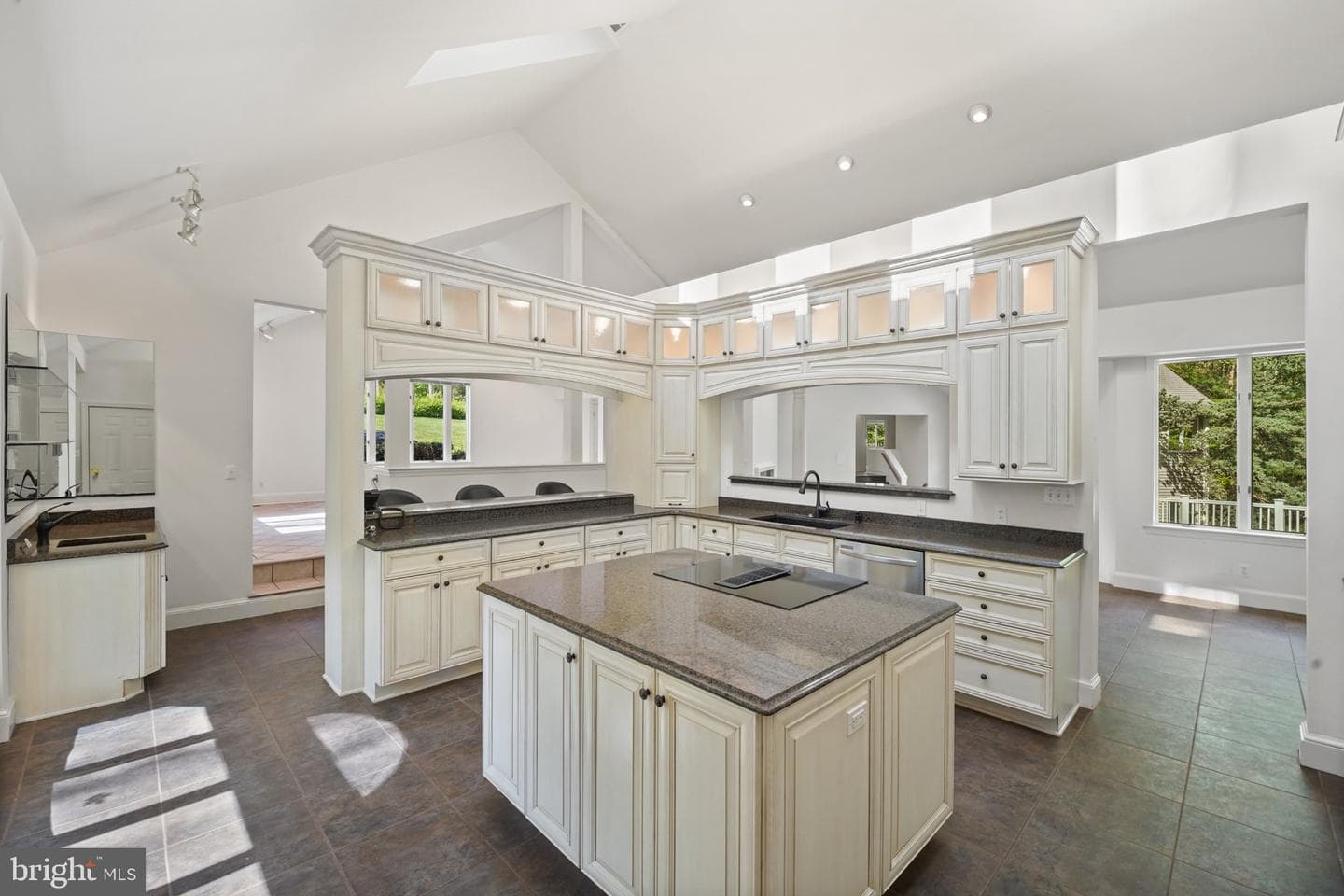18 Pinebark Court photo 3