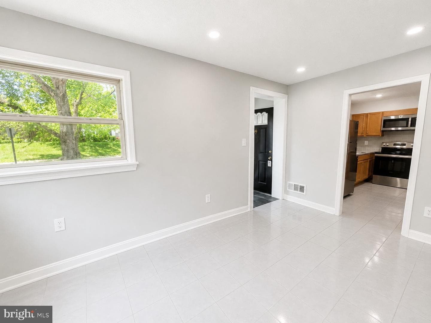 9907 Woodland Drive photo 4
