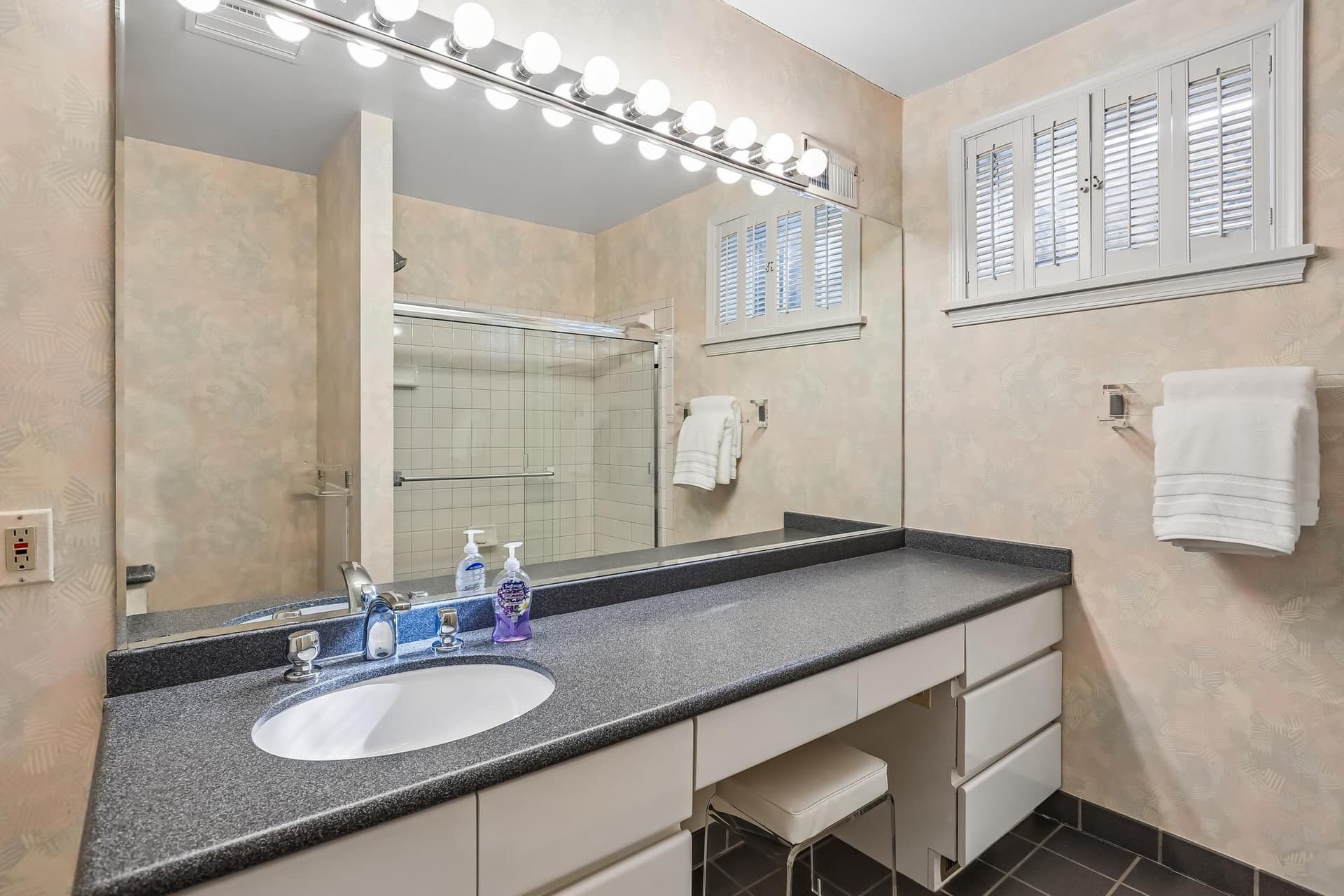 11001 Rosemont Drive photo 25