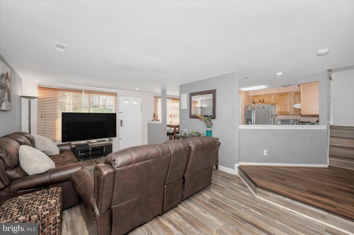 8724 Drexel Hill Place photo 9