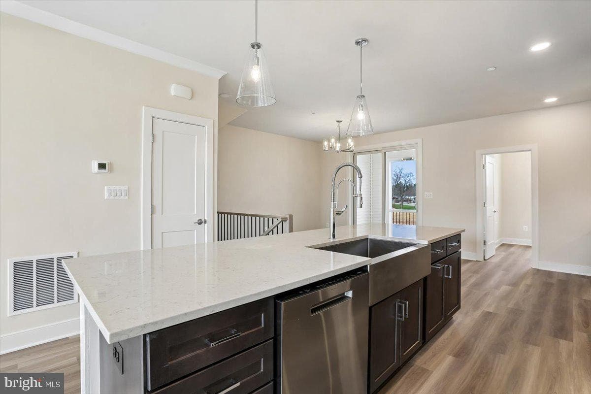 207 Allen Lane photo 20