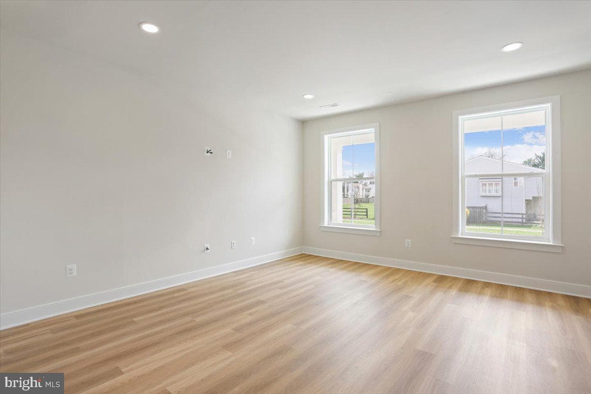 207 Allen Lane photo 22