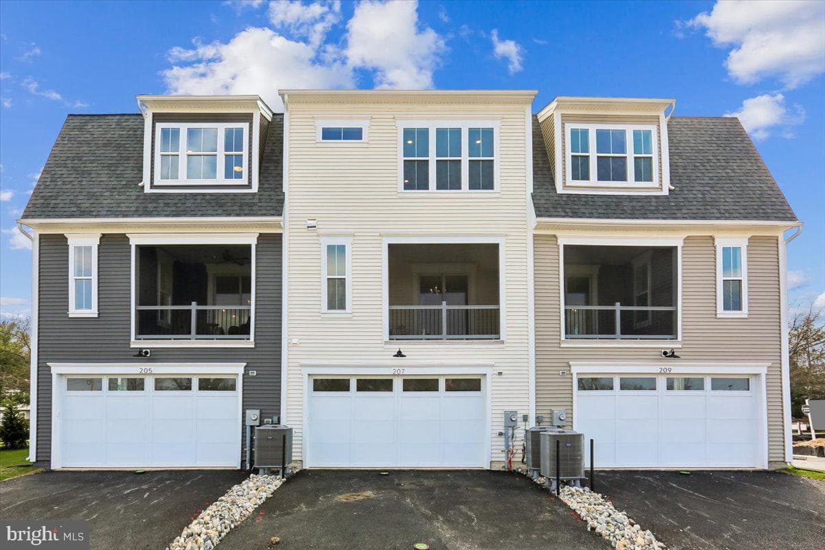207 Allen Lane photo 6