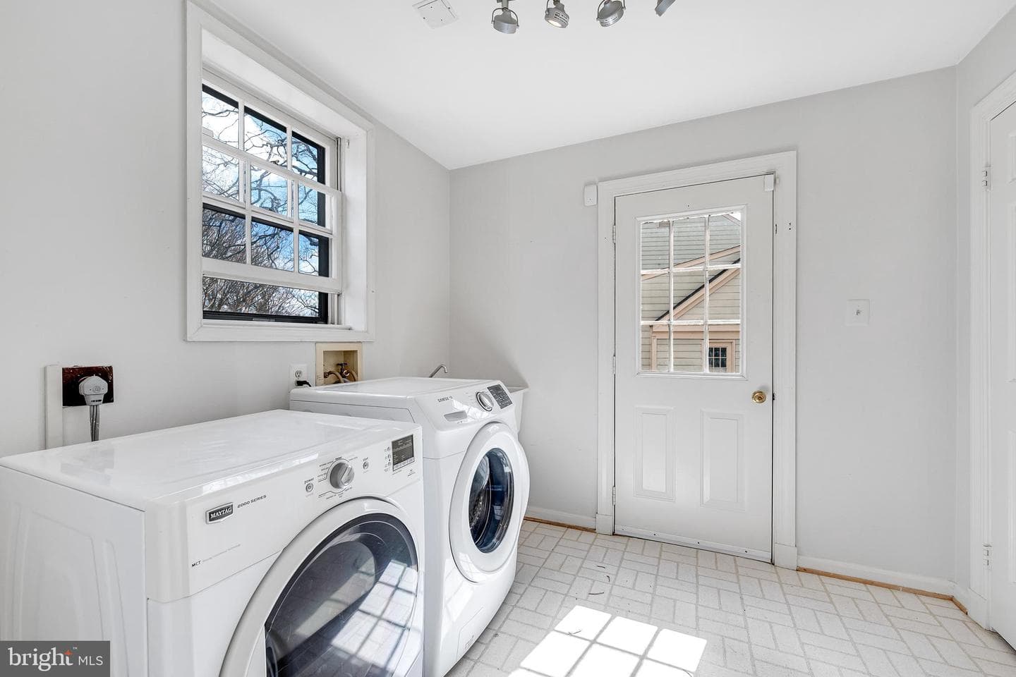 5825 Mossrock photo 33