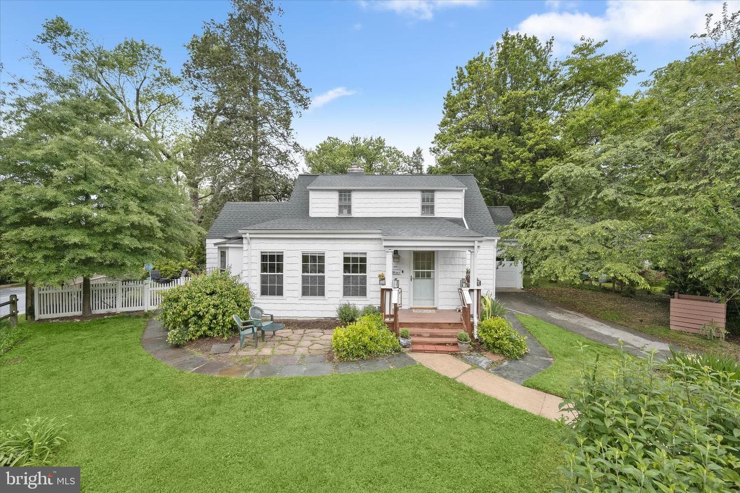 301 Dale Drive photo 1
