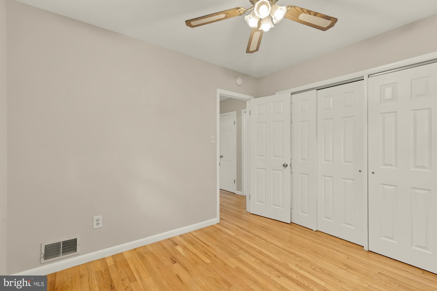10107 Dickens Avenue photo 17