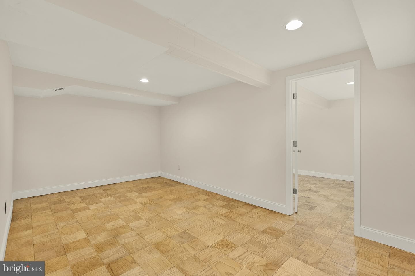 10107 Dickens Avenue photo 18