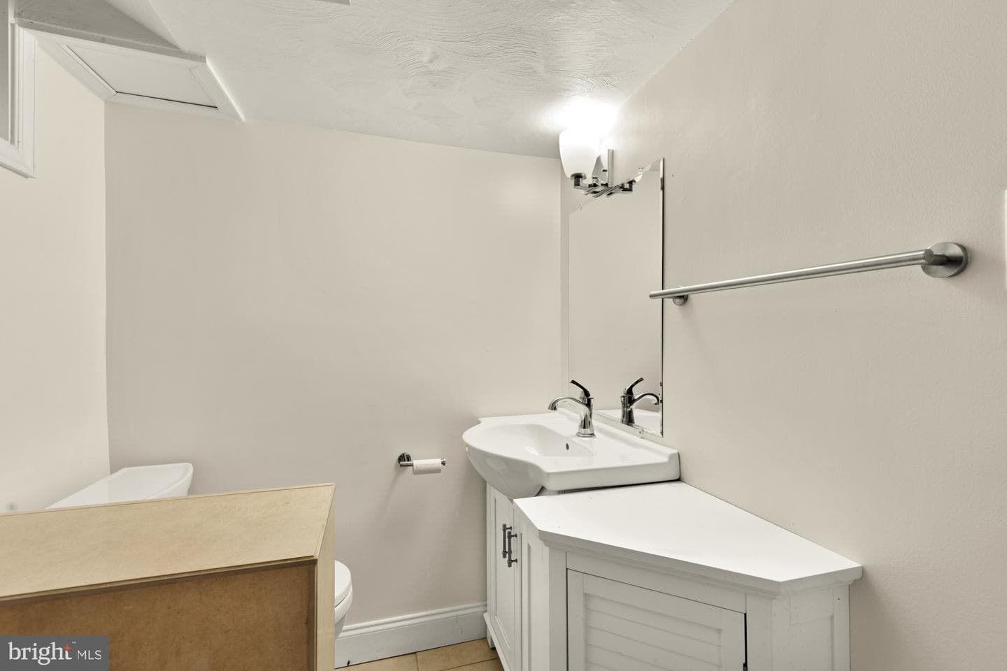 10107 Dickens Avenue photo 25