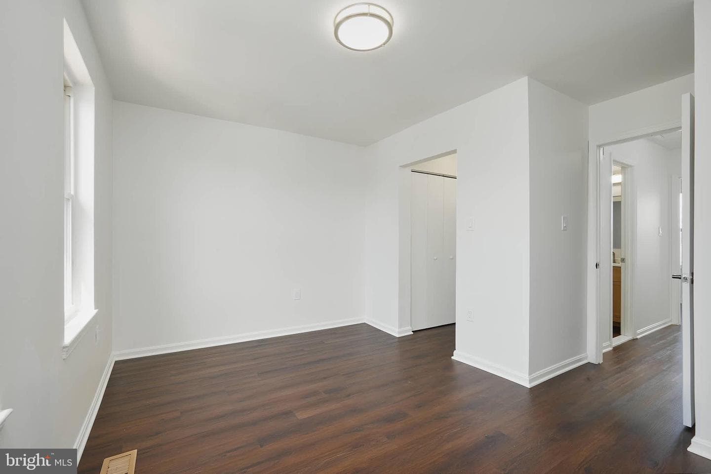 3034 Shepperton Terrace photo 19