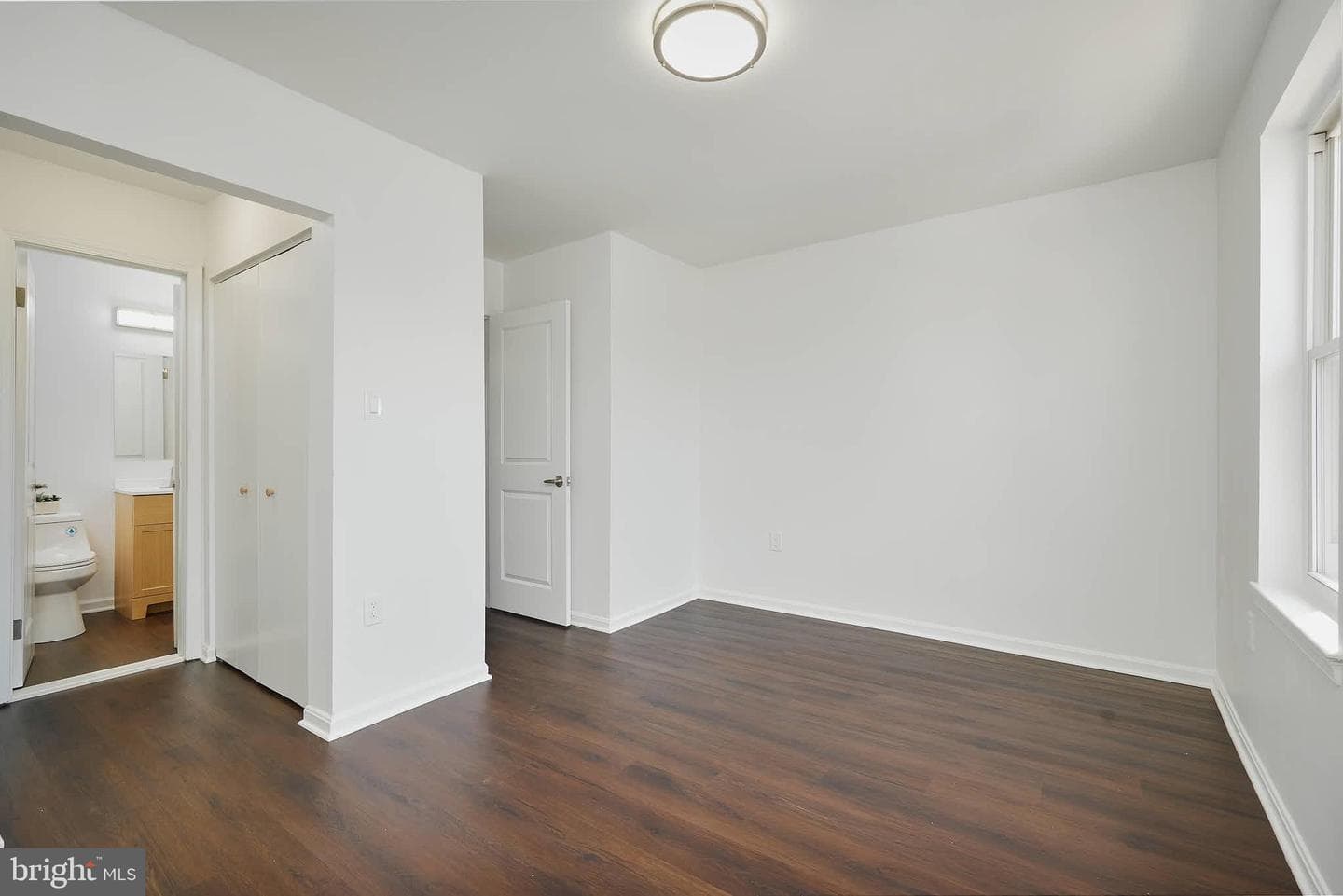 3034 Shepperton Terrace photo 20