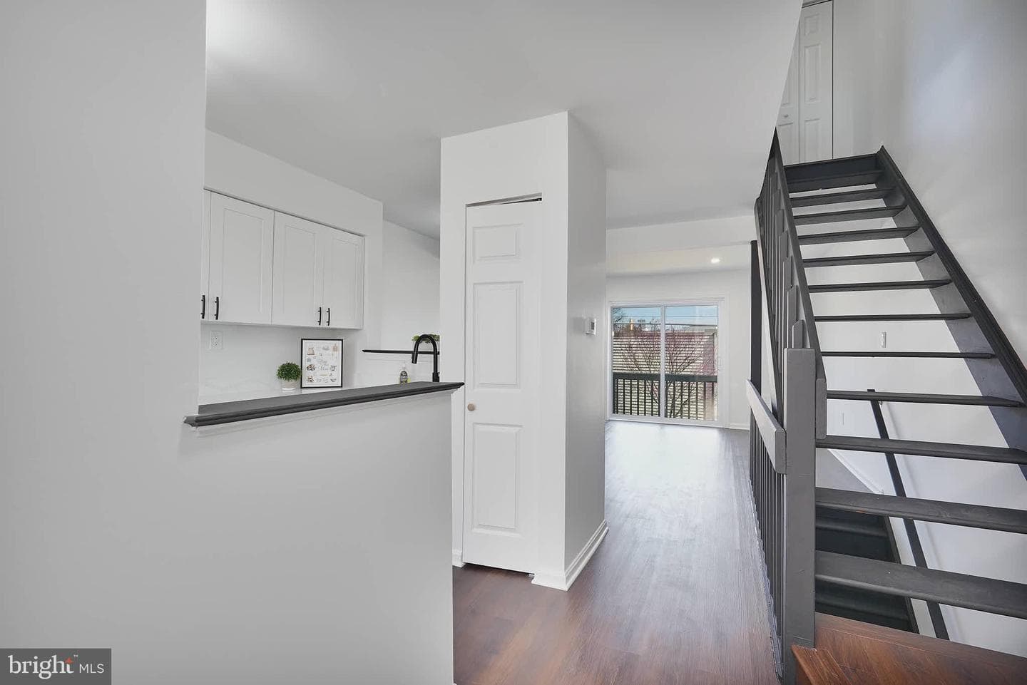 3034 Shepperton Terrace photo 4
