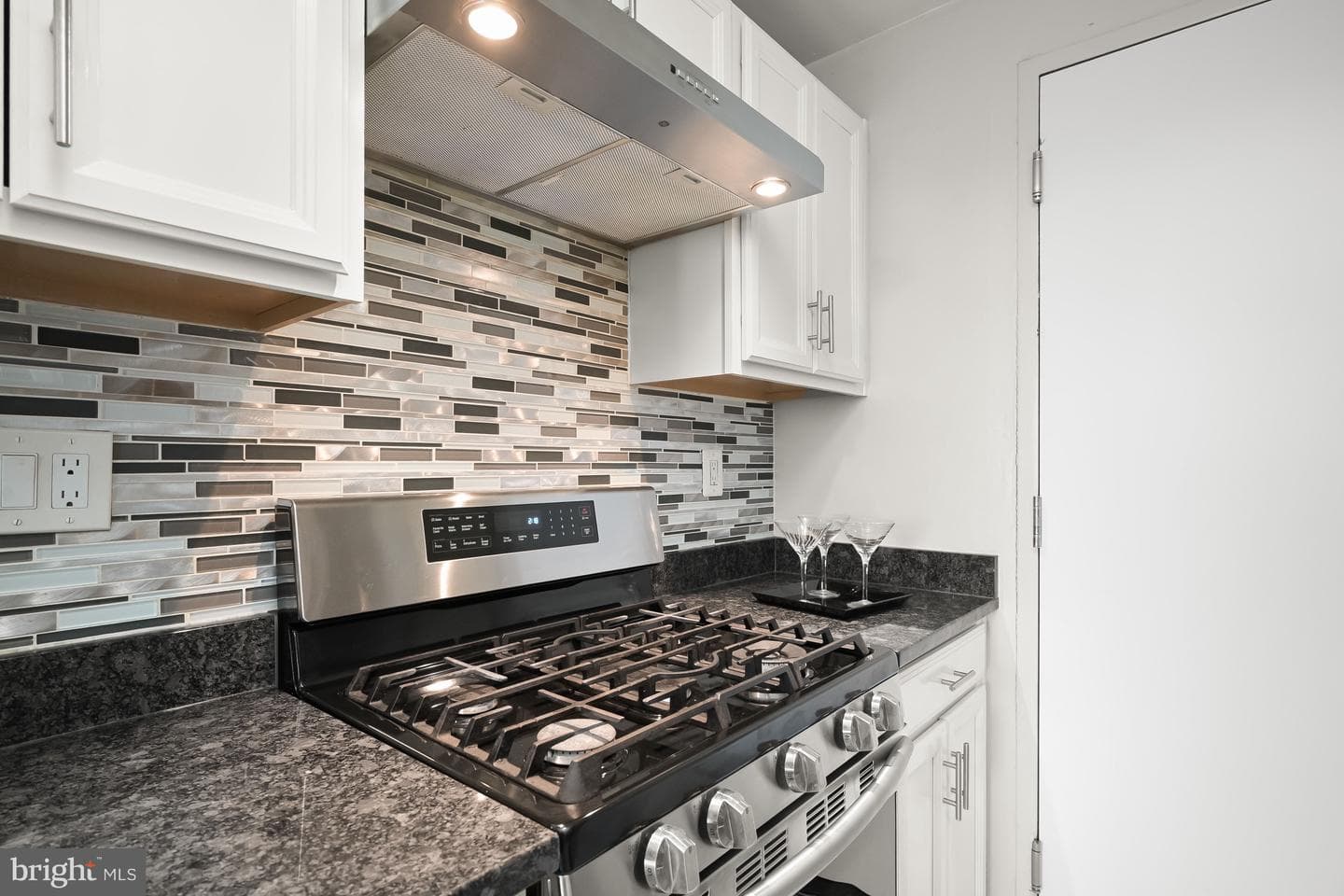 10201 Grosvenor Place #1215 photo 12