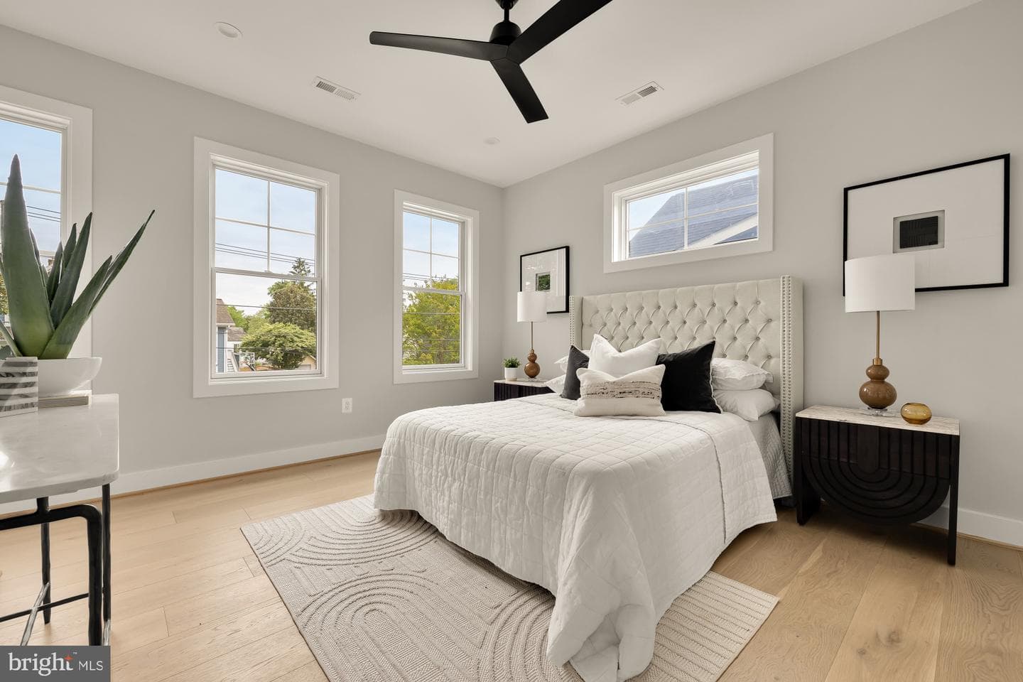 5134 Newport Avenue photo 38