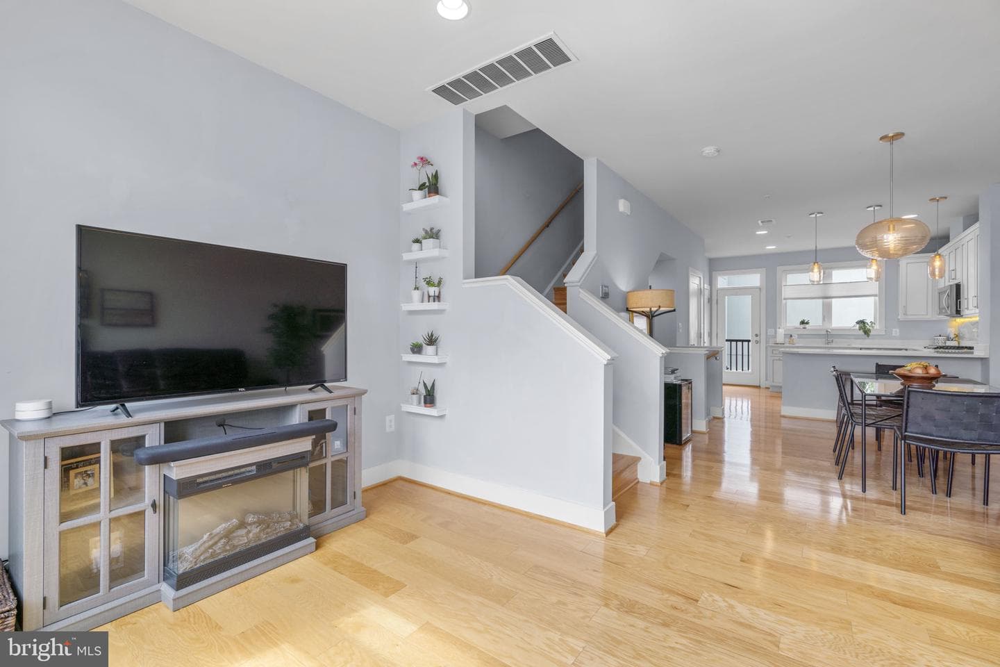 8087 Tribeca Street photo 11