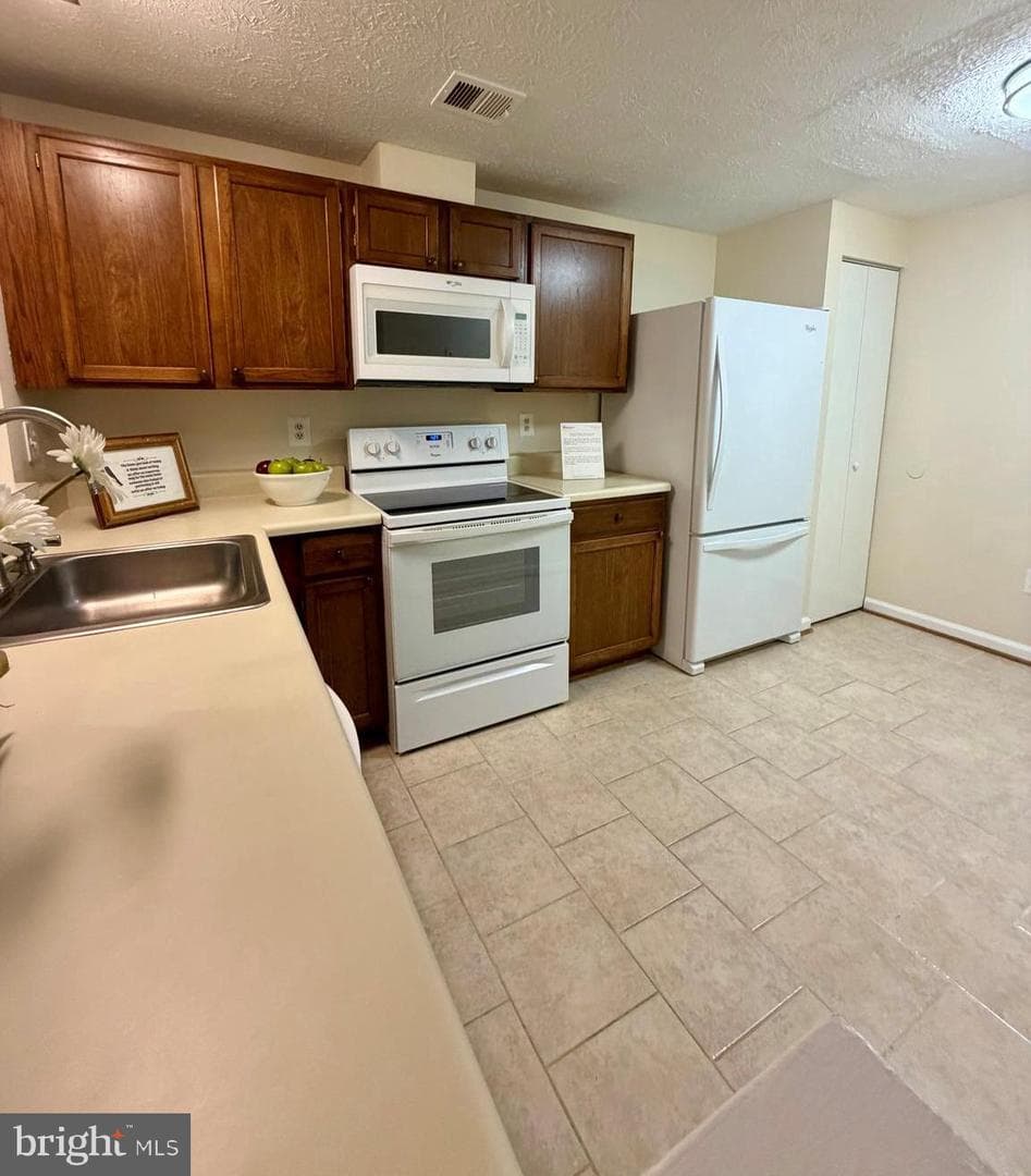 407 Palmtree Drive photo 12