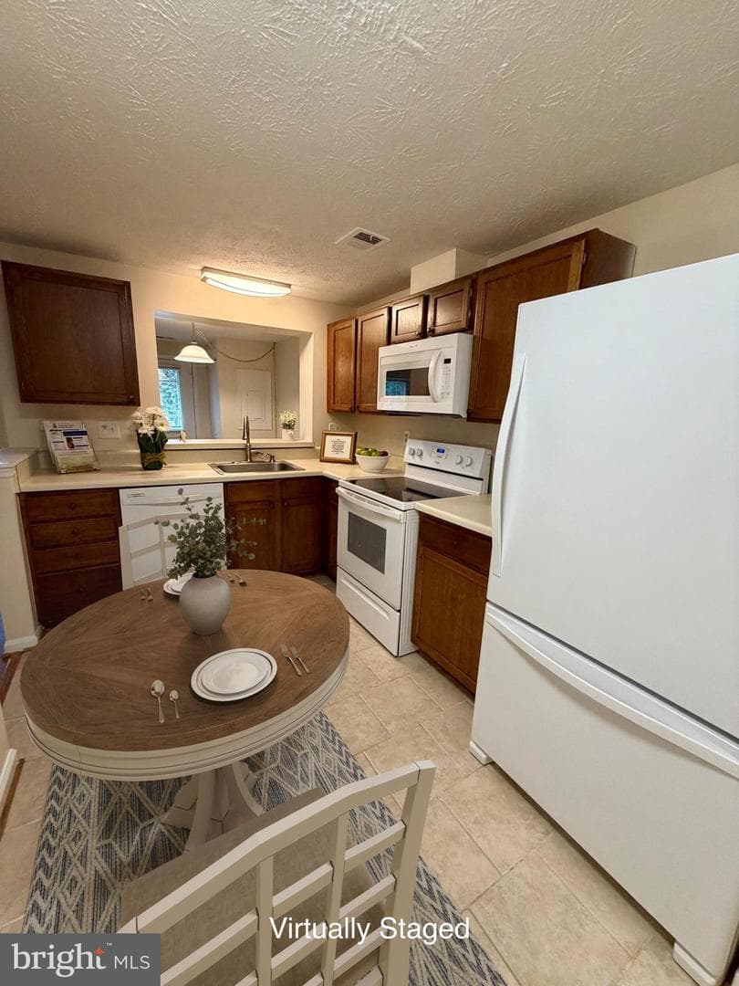 407 Palmtree Drive photo 3