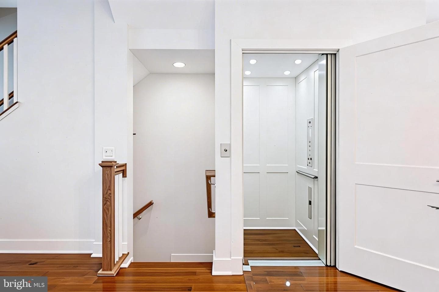 10274 Grosvenor Place photo 17