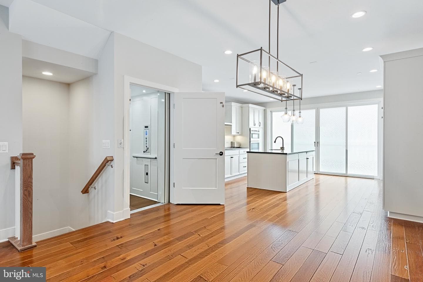 10274 Grosvenor Place photo 19