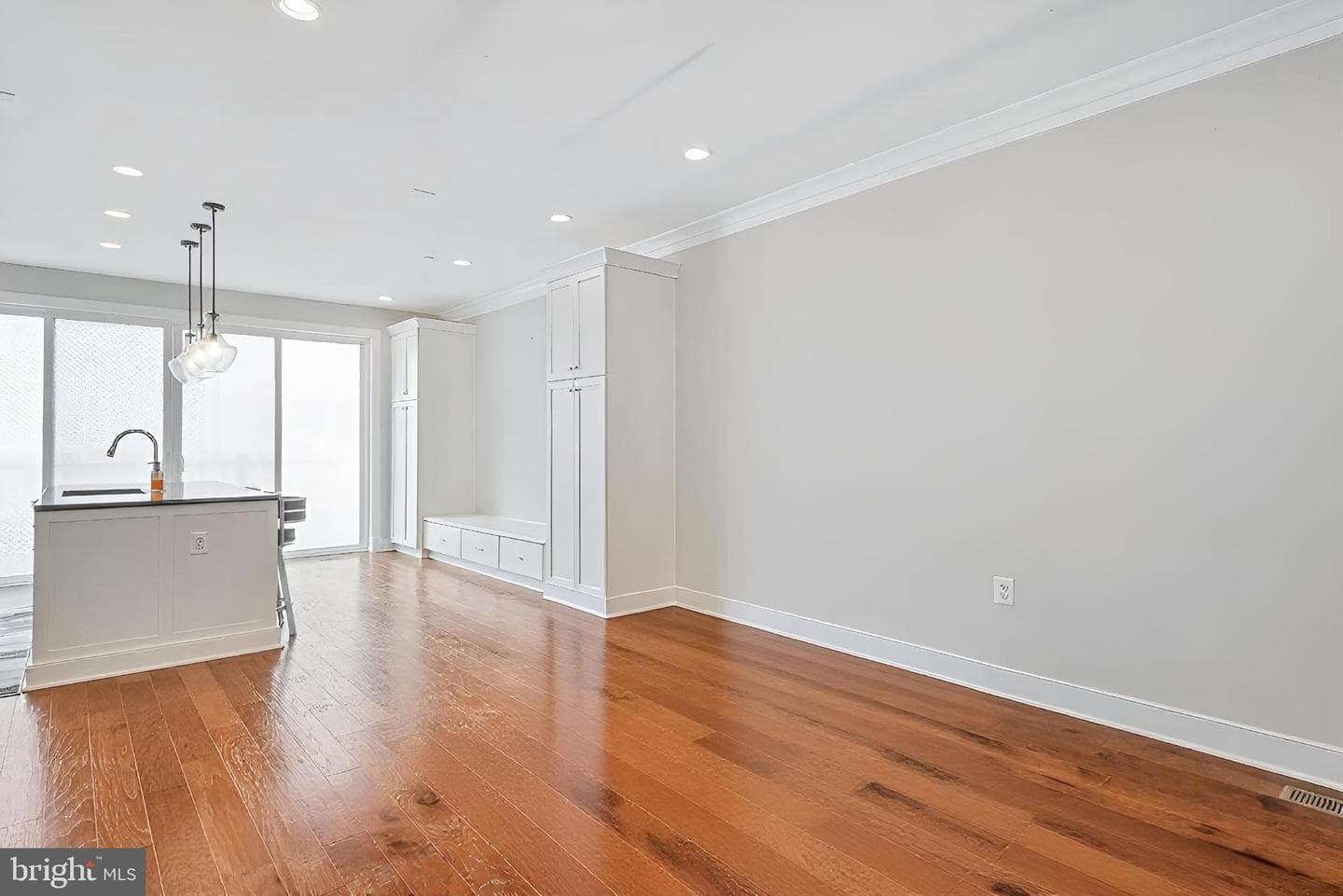 10274 Grosvenor Place photo 21