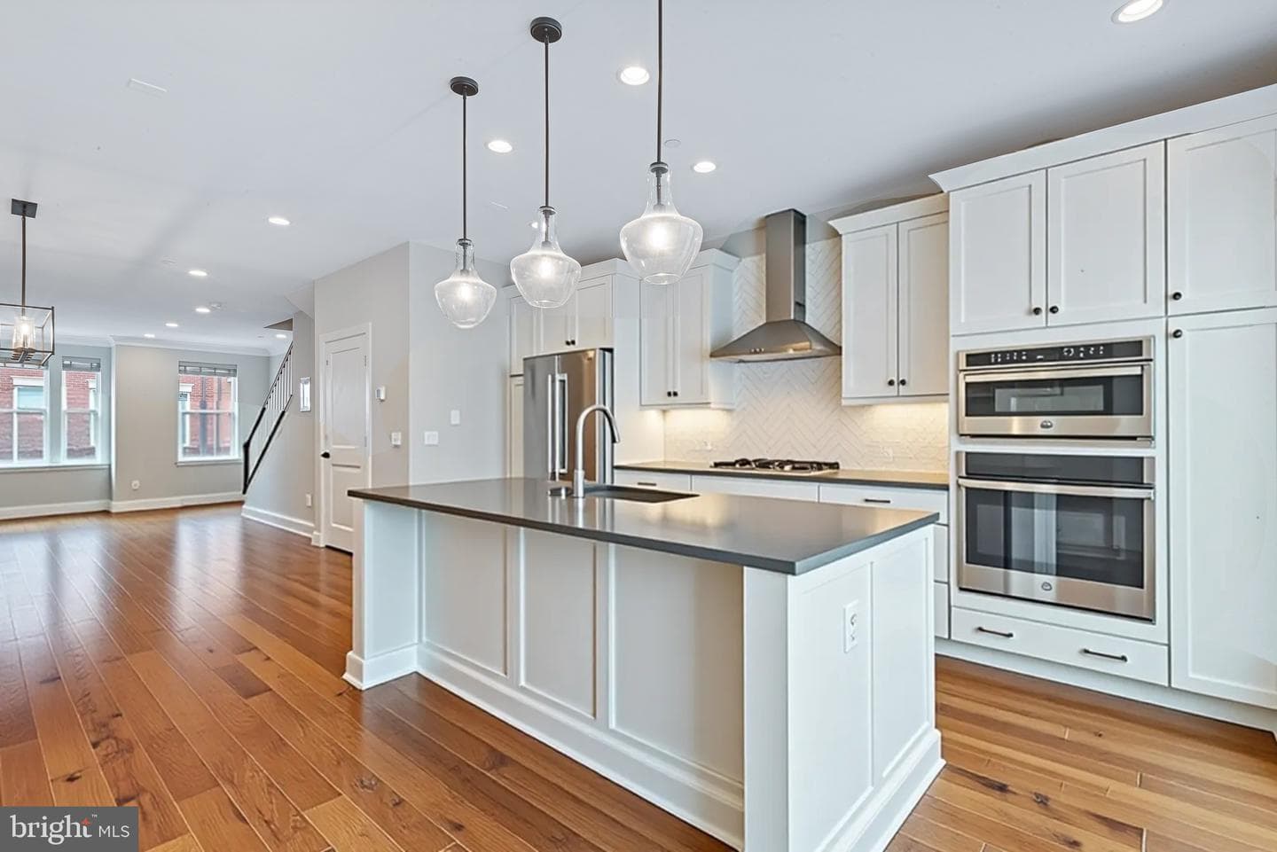 10274 Grosvenor Place photo 23