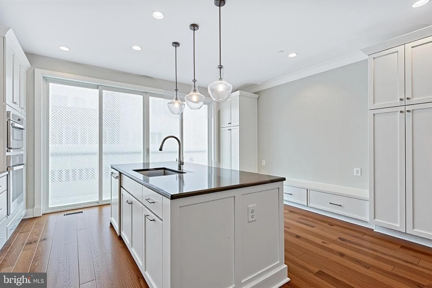 10274 Grosvenor Place photo 25