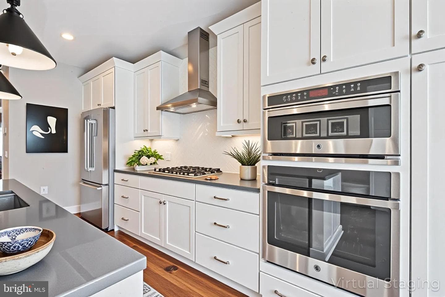 10274 Grosvenor Place photo 29