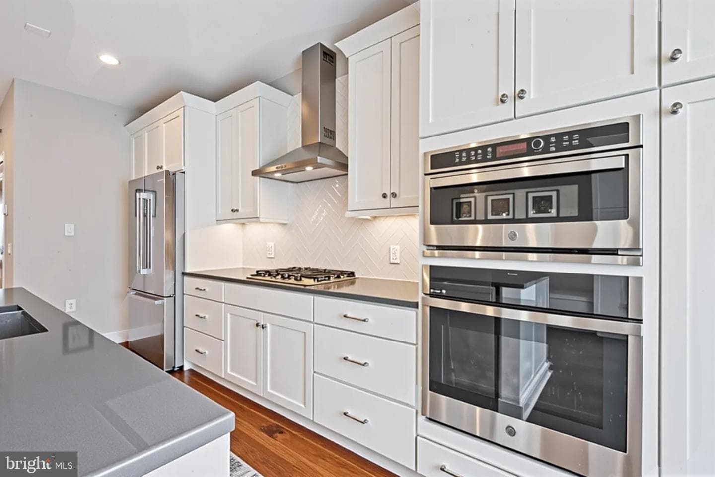 10274 Grosvenor Place photo 30