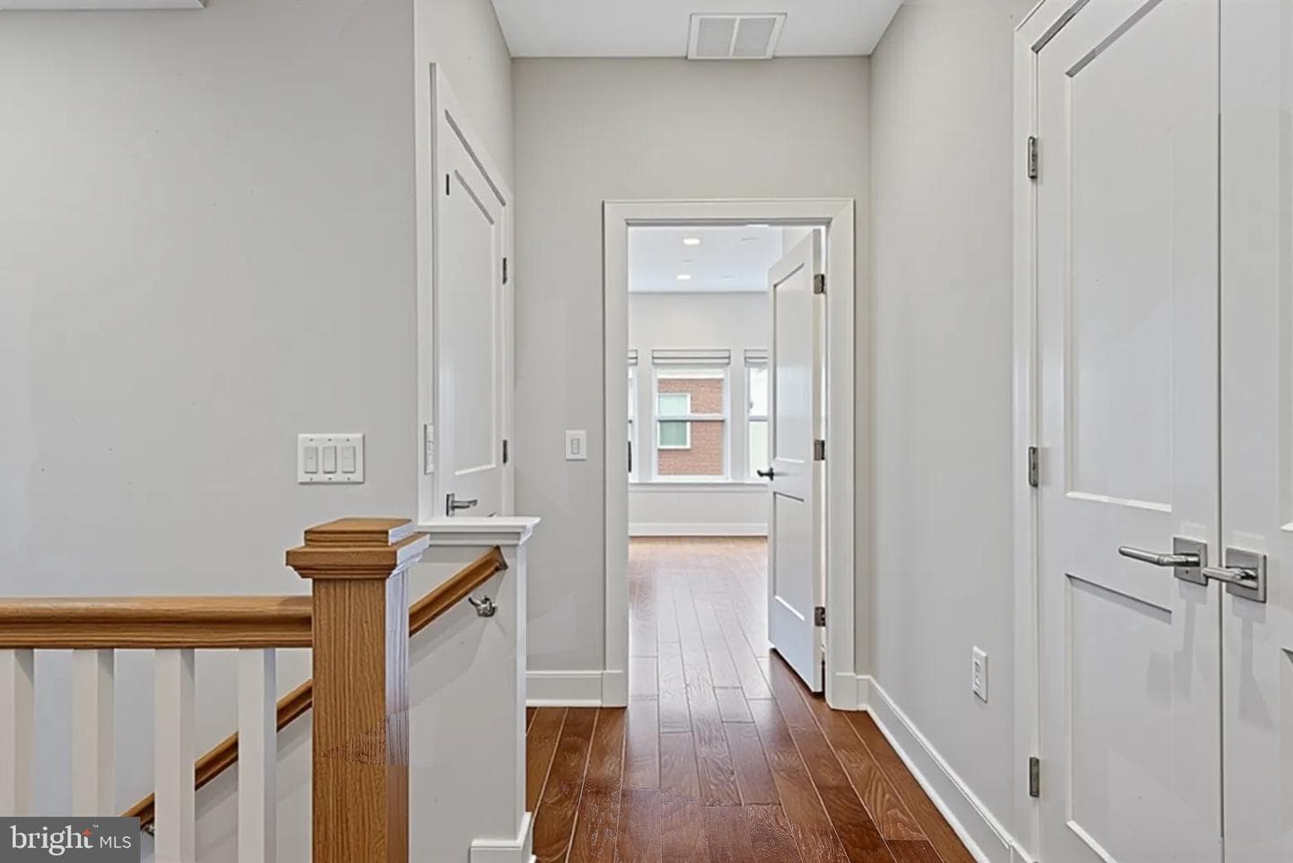 10274 Grosvenor Place photo 38