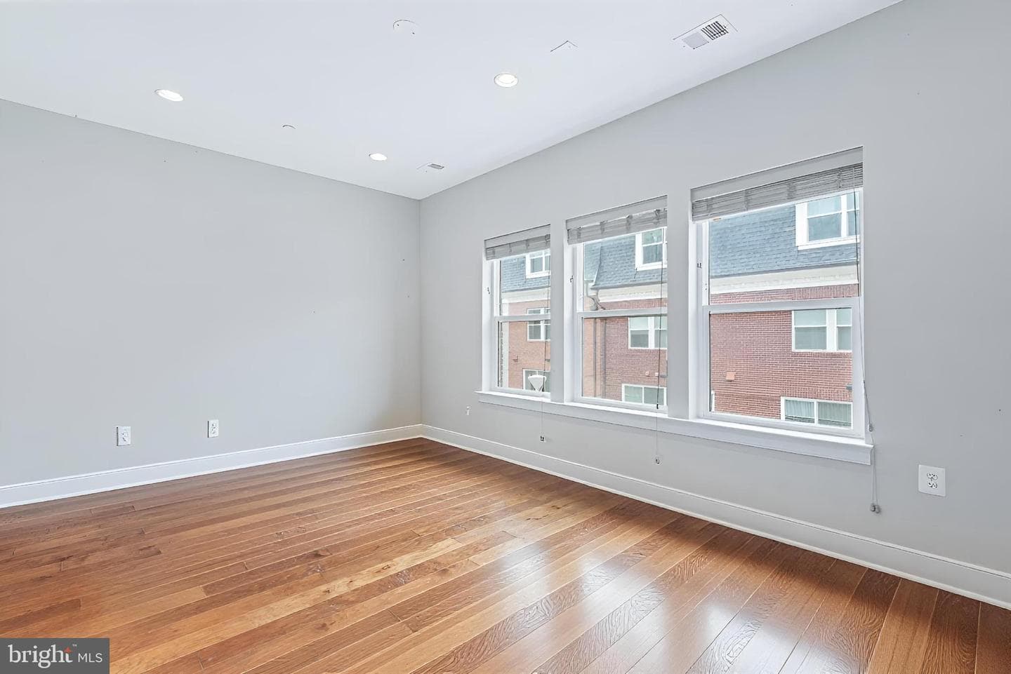 10274 Grosvenor Place photo 42