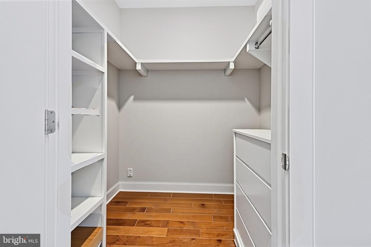 10274 Grosvenor Place photo 44