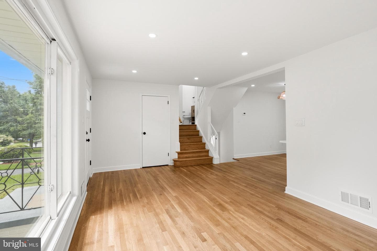 9912 Grayson Avenue photo 4