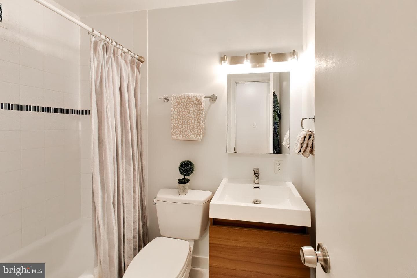 6514 Wilmett Road photo 23