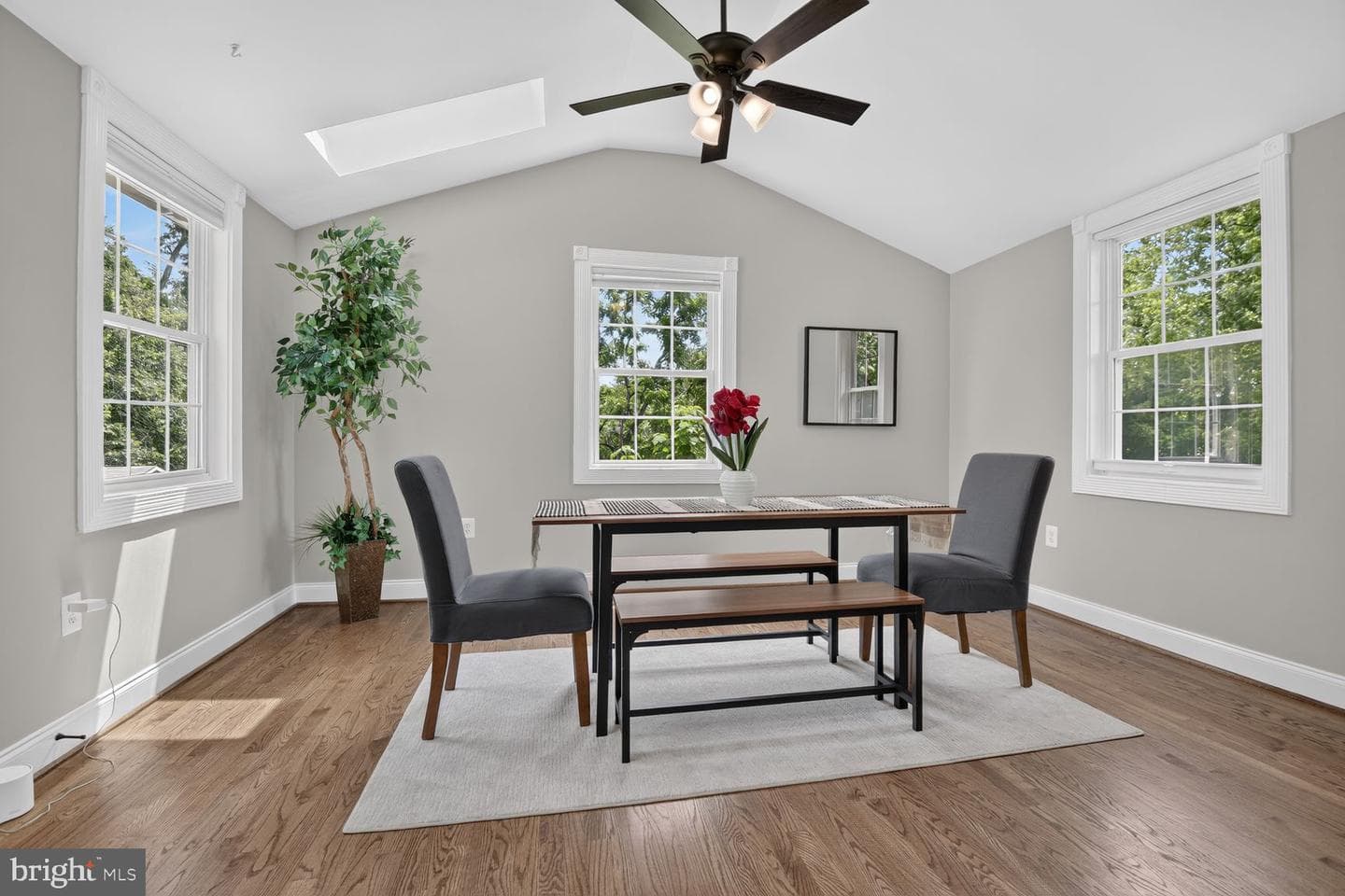 211 Charles Street photo 10