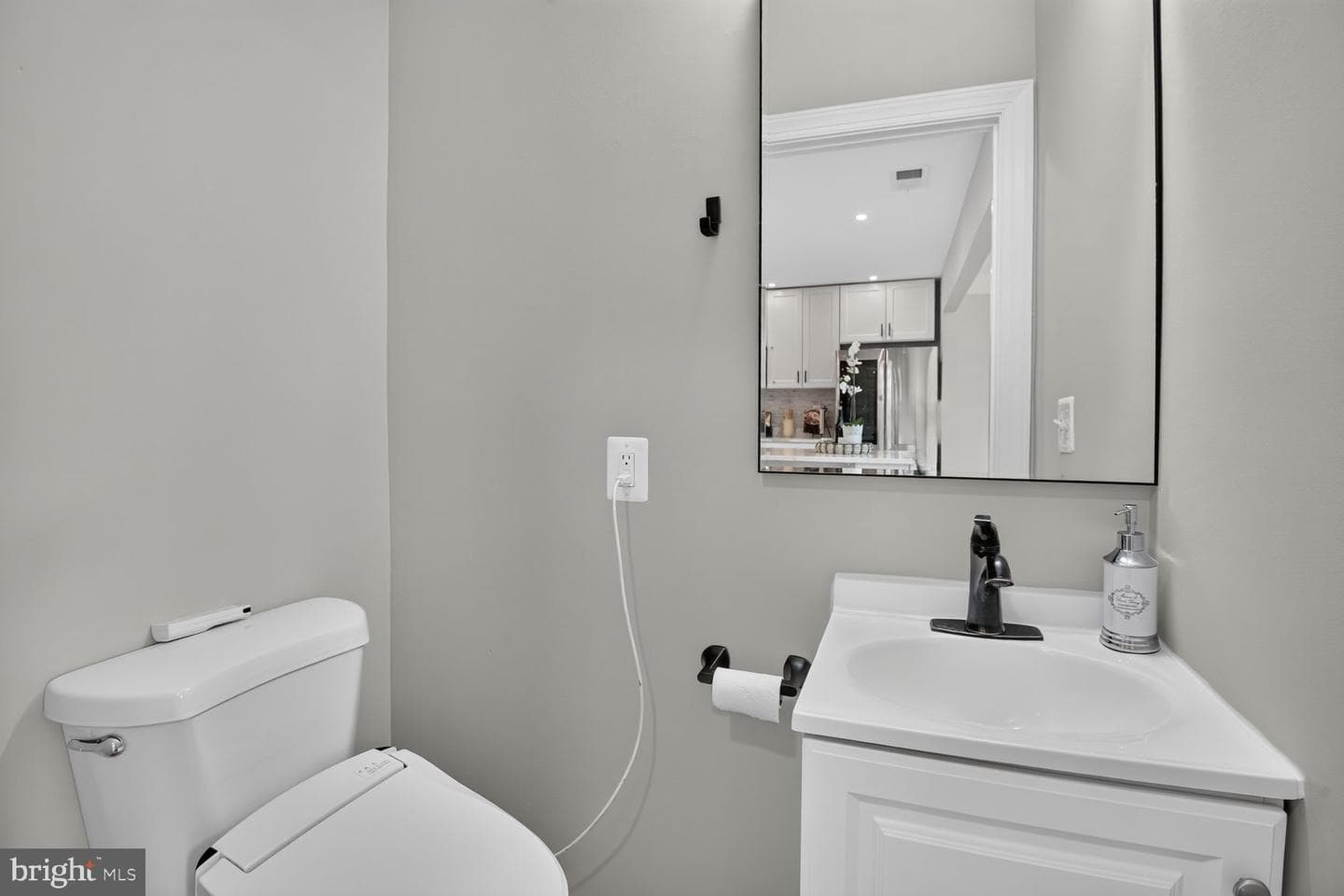 211 Charles Street photo 12