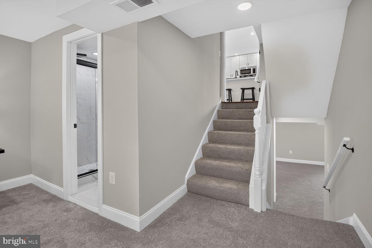 211 Charles Street photo 17