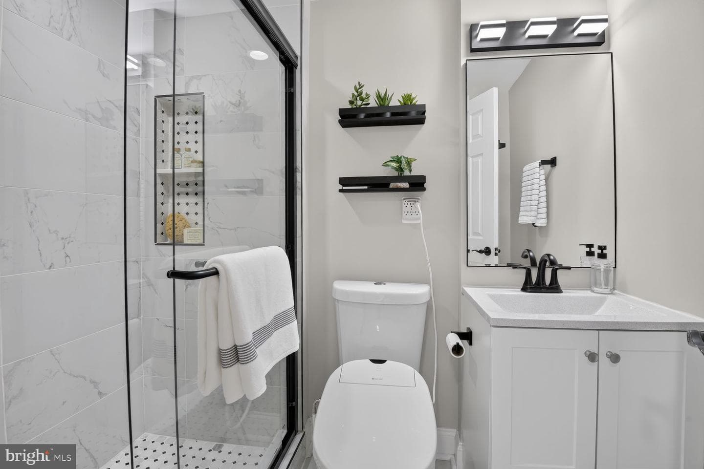 211 Charles Street photo 22