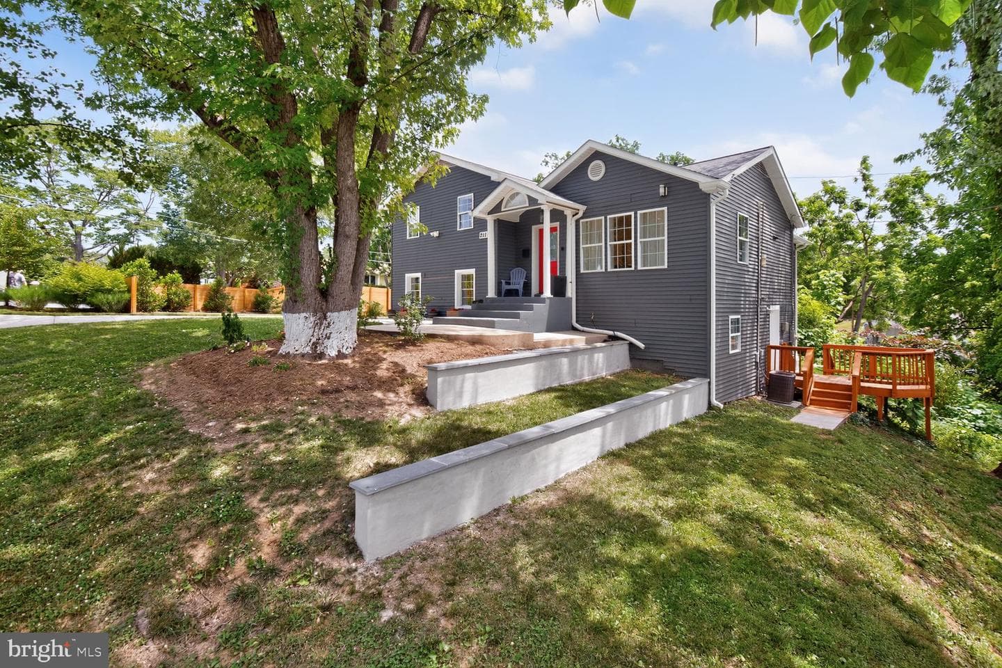 211 Charles Street photo 3