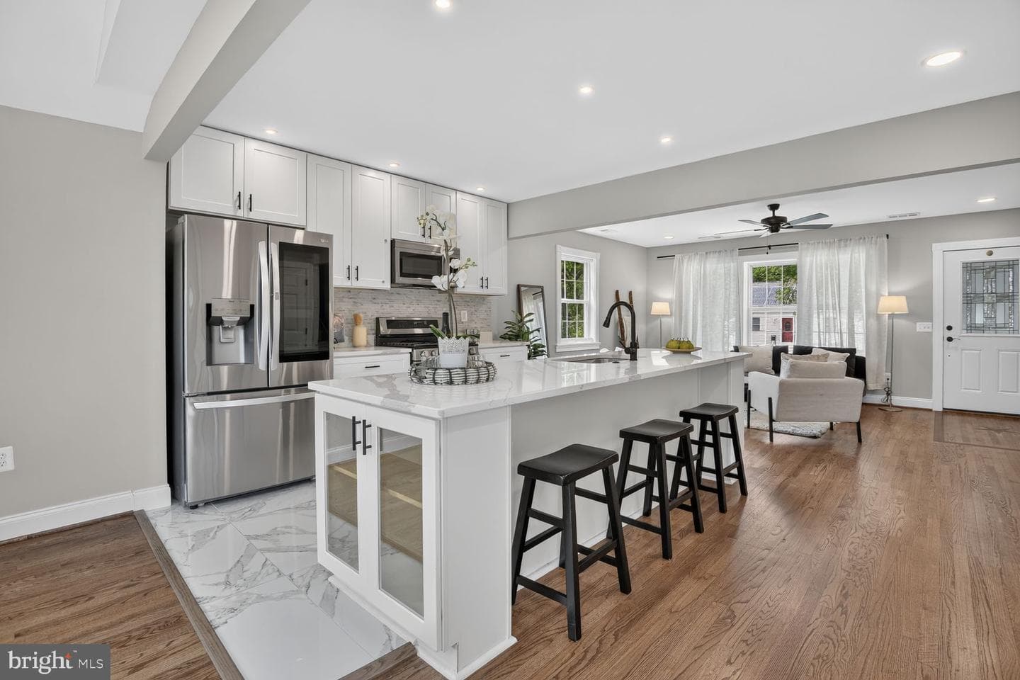 211 Charles Street photo 7